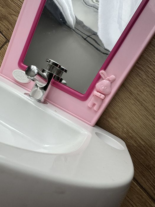 Toaletka lustro kran umywalka, świeci mebelki baby born zabawka intera