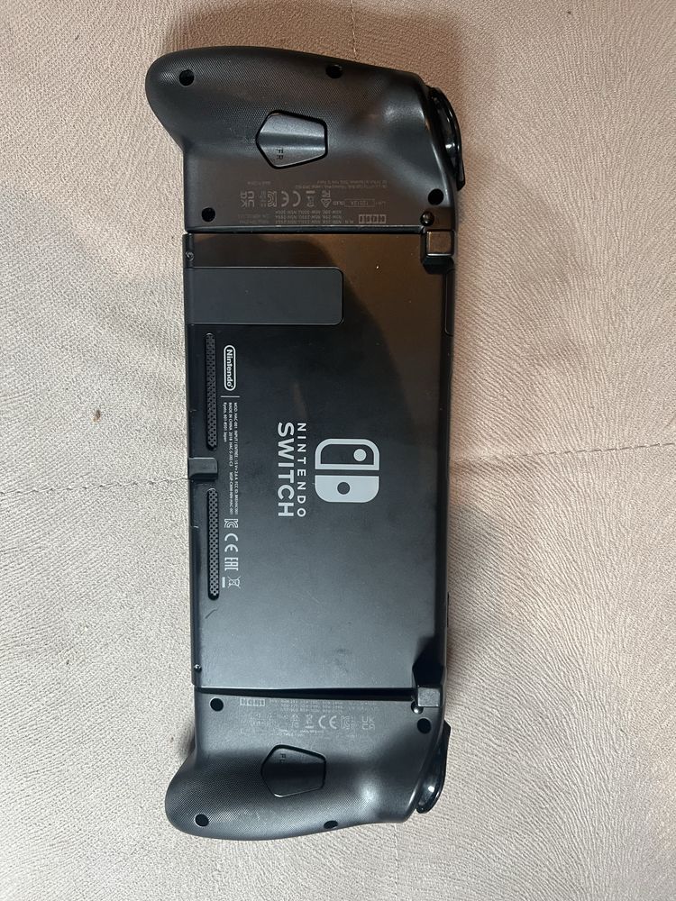 Nintendo Switch plus etui kontrolery Hori