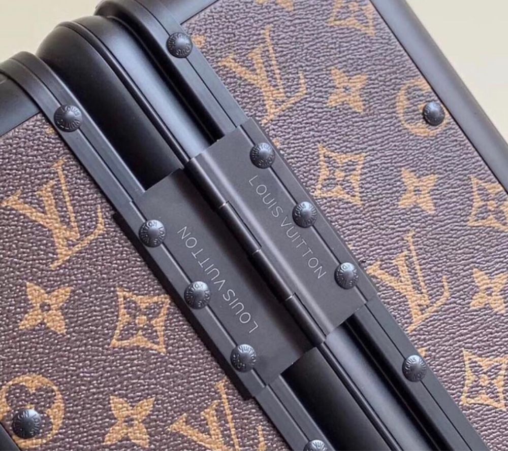 Продам чемодан Louis vuitton