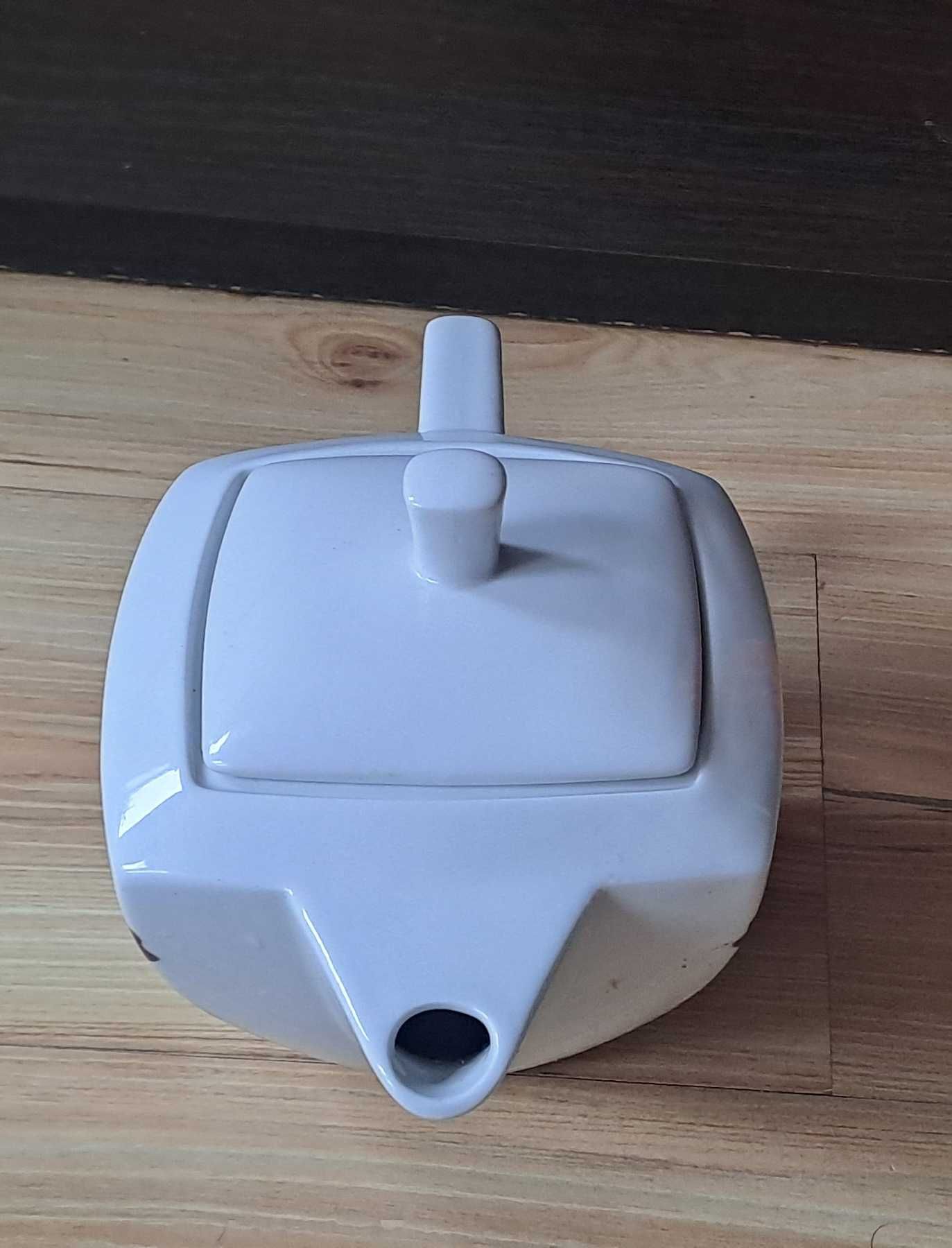 Czajnik i filiżanka porcelana
