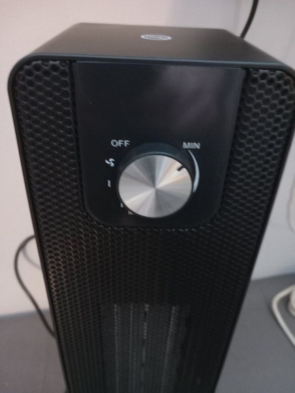Czarny wentylator grzewczy 
TCP 2000W