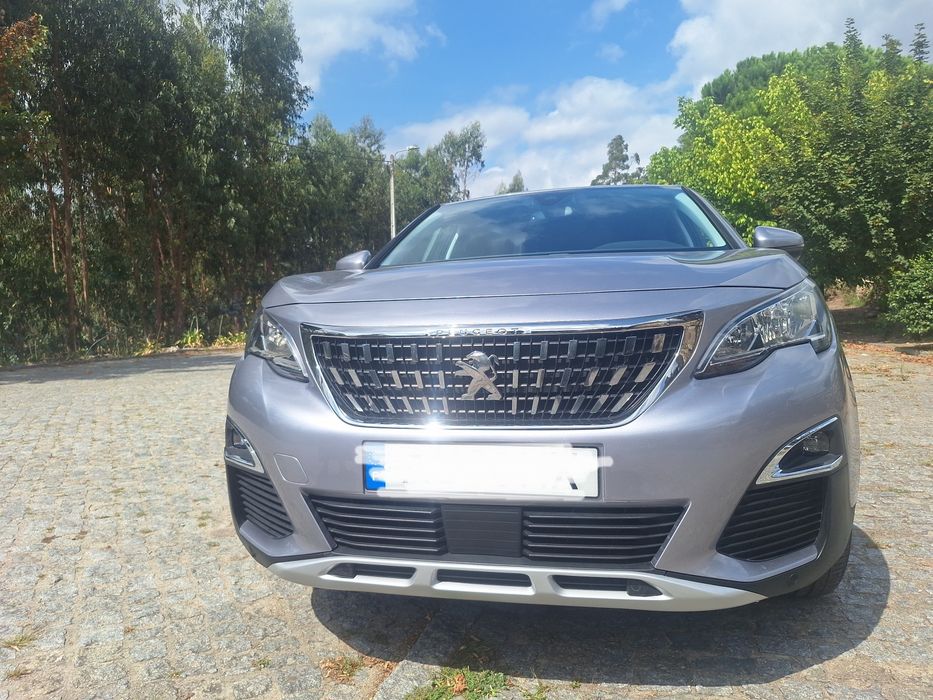 Peugeot cinza 3008
