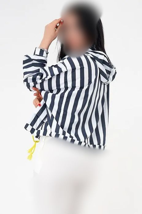 Продається вітровка жіноча