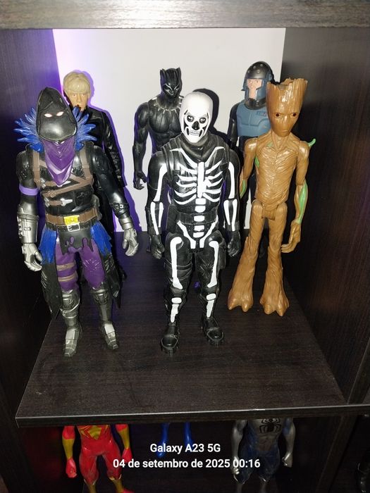 Figuras de 30cm de varios personagens de fantasia