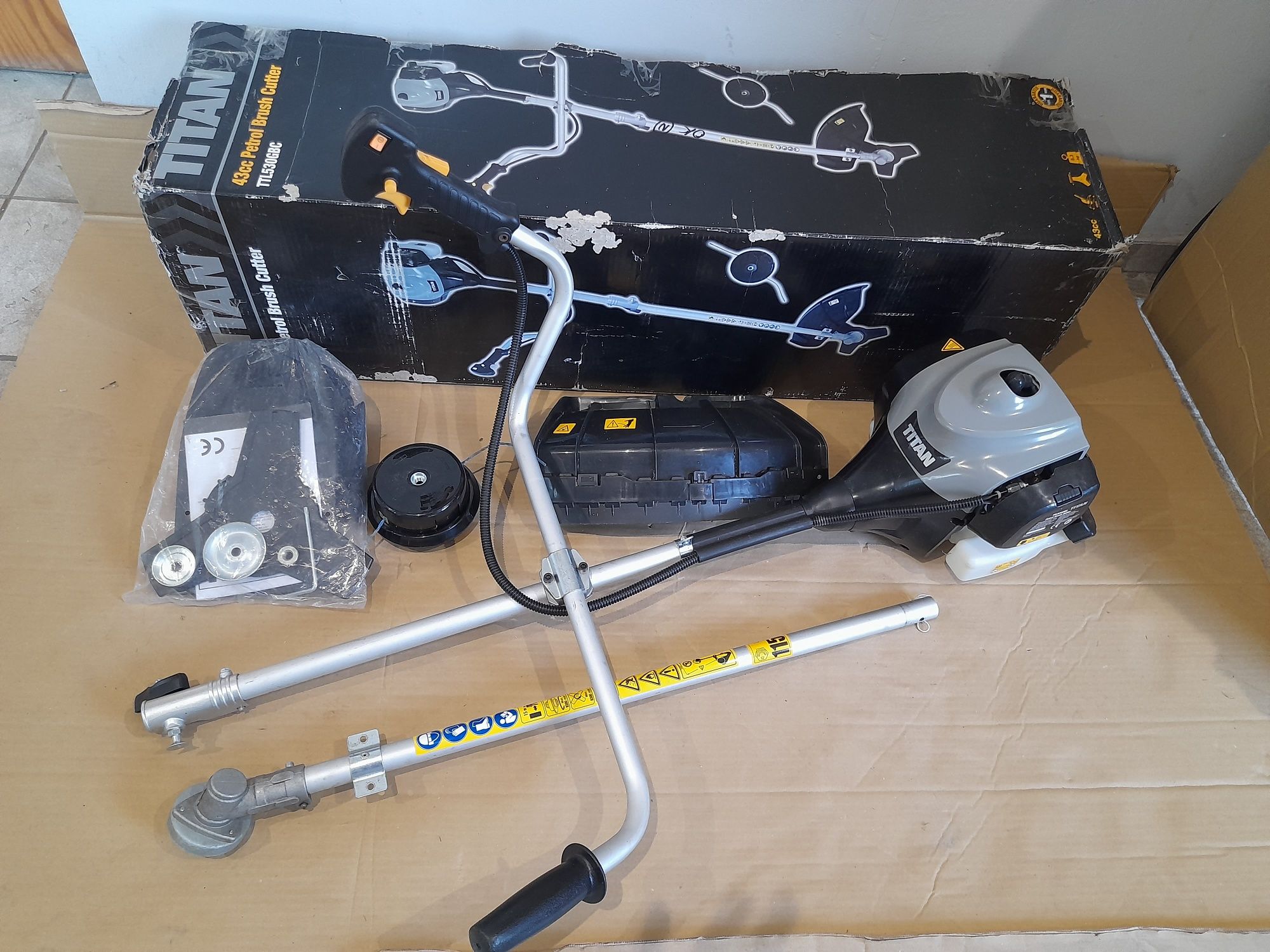 Kosa  Podkaszarka spalinowa TITAN 43ccm 2w1 Jak Nowa