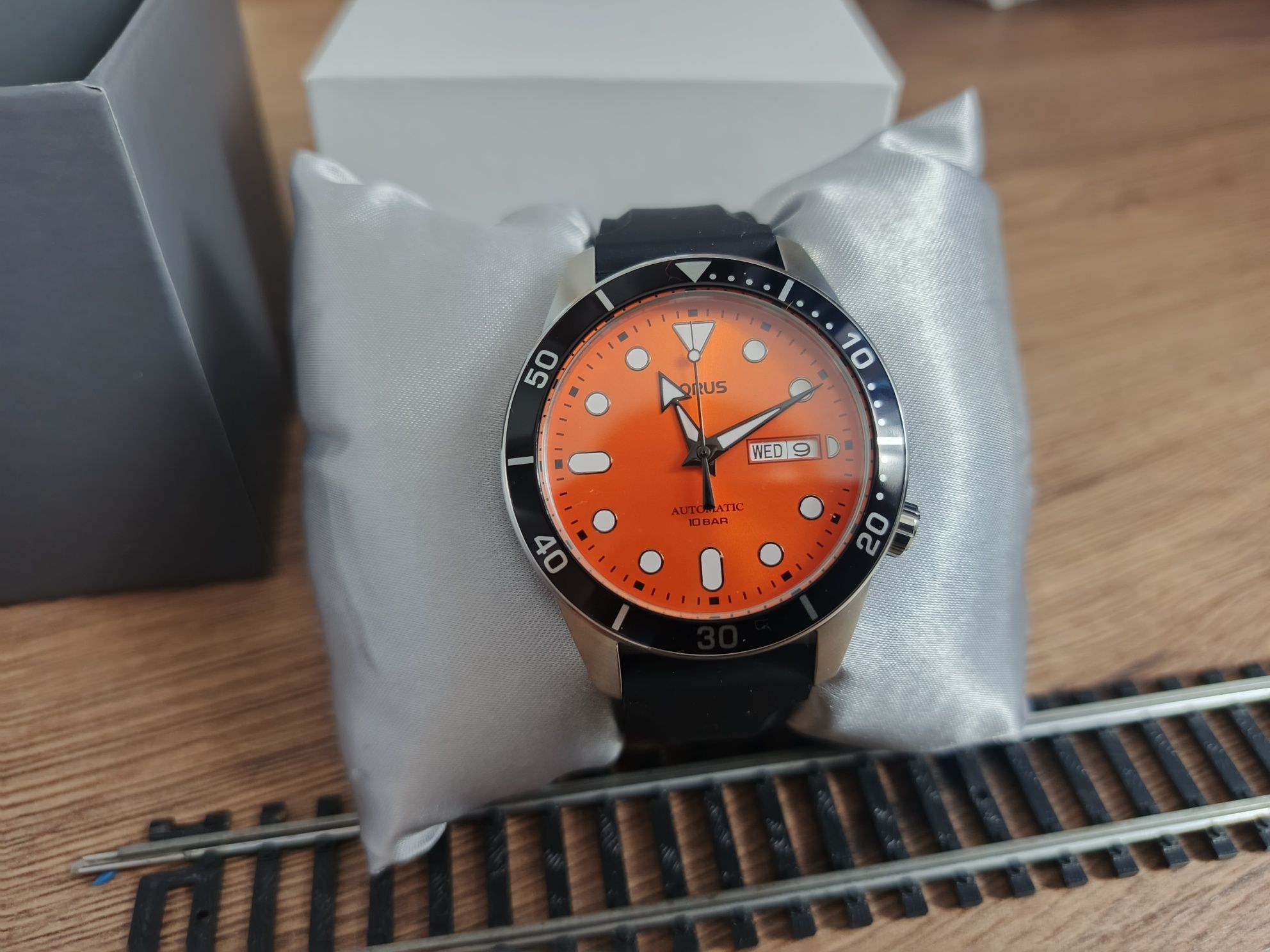 Zegarek Lorus automat Orange