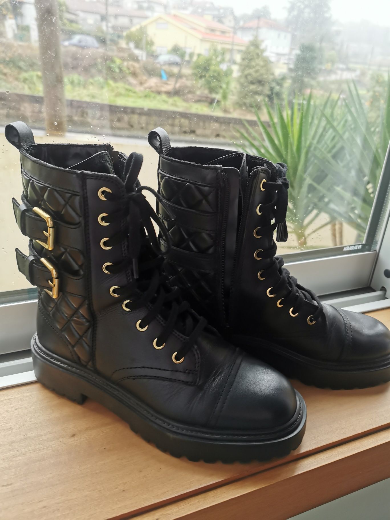 Botas mango em pele