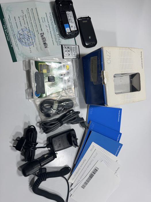 Продам легендарний розкладний телефон Sony Ericsson Z710i , б/у