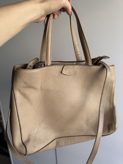 Mala de couro Arezzo na cor bege