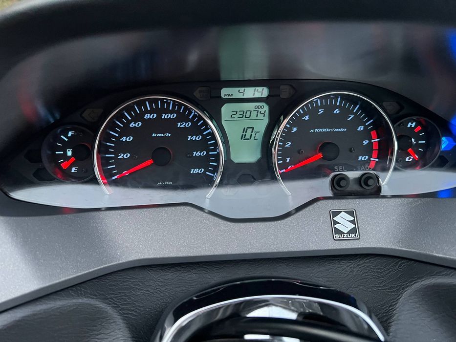 Мотоцикл Suzuki.