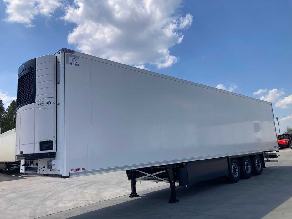 Wynajem naczepy chłodni Schmitz Doppelstock z Carrier Vector 1550