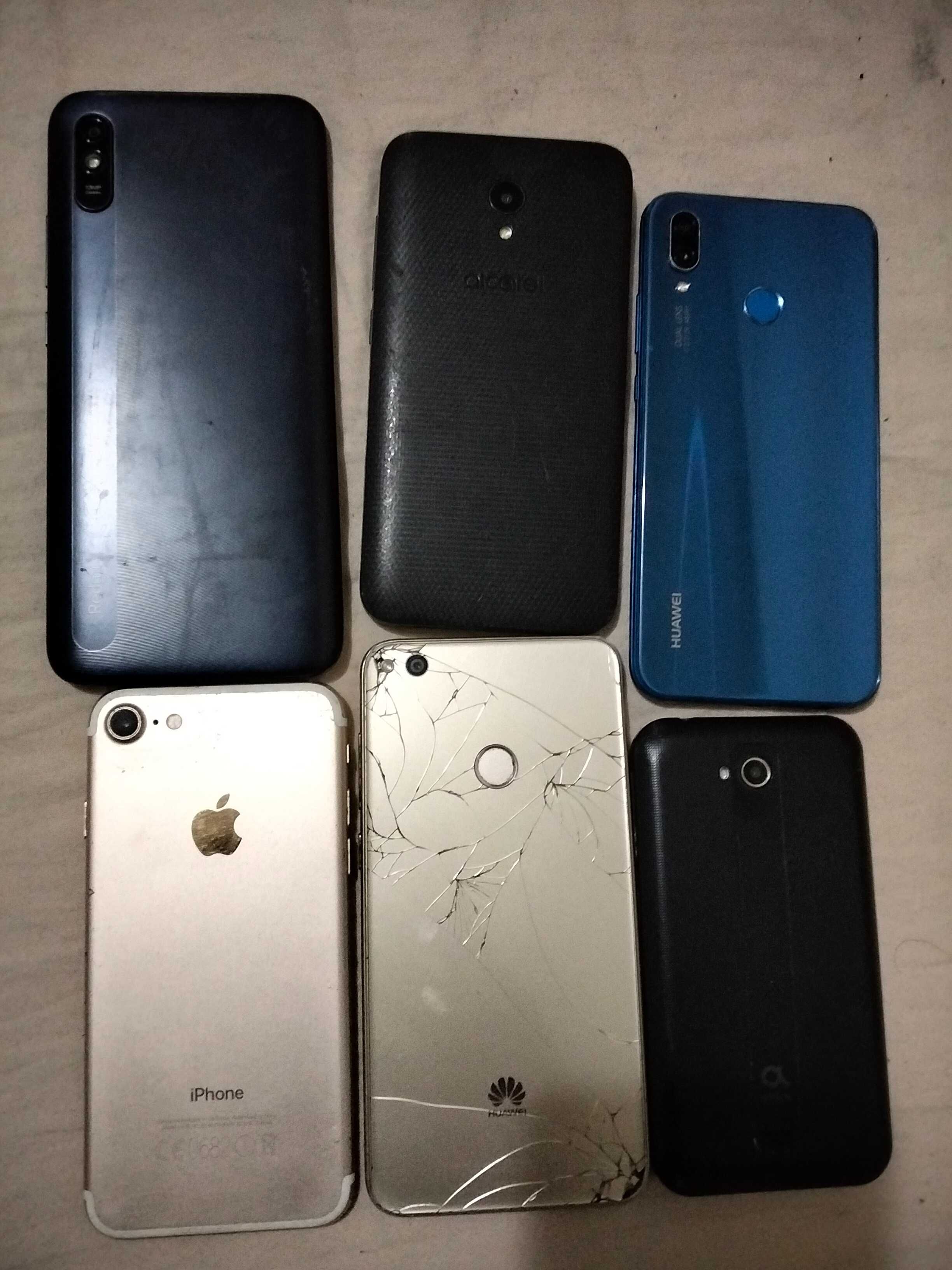 Lote de telemóveis avariados para peças ou reparação