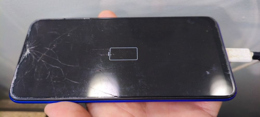 На запчасти отдаю Xiaomi redmi 9