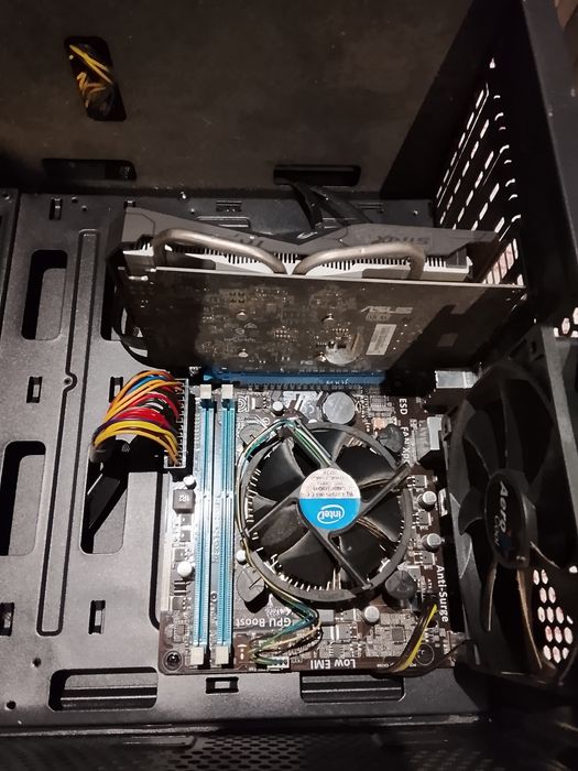 Troco DUAS TORRES Por um PORTATIL em bom estado