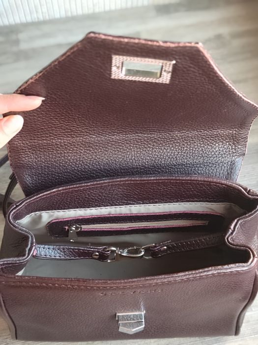 Шкіряна сумка в трендовому кольорі бургунді