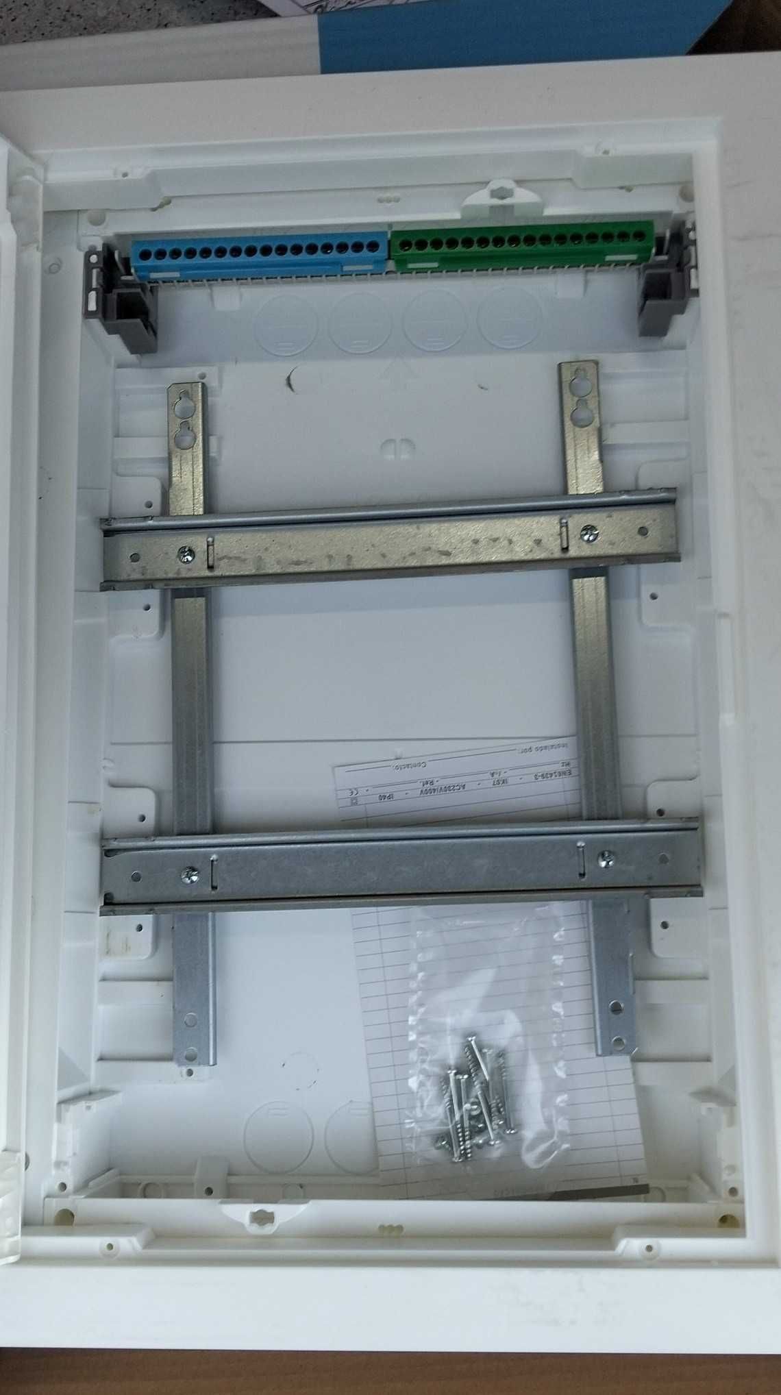 Quadro parcial de embutir