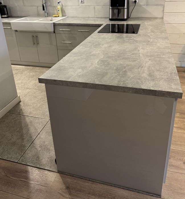 Meble kuchenne szare w połysku