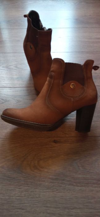 Botki na słupku, obcasie 39