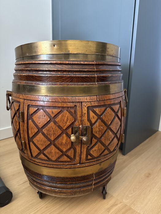 Stara beczka na alkohol