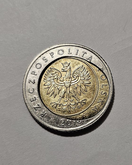 Destrukt 5 złotych z 2018 roku.