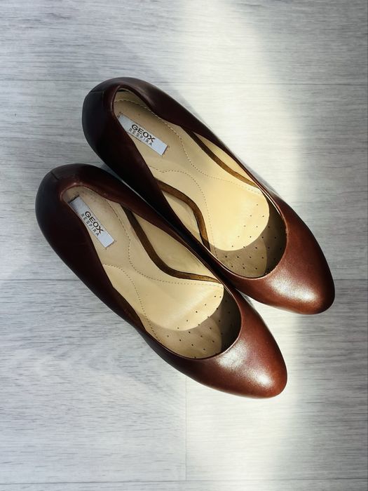 Продам шкіряні туфлі Geox 38р оригінал