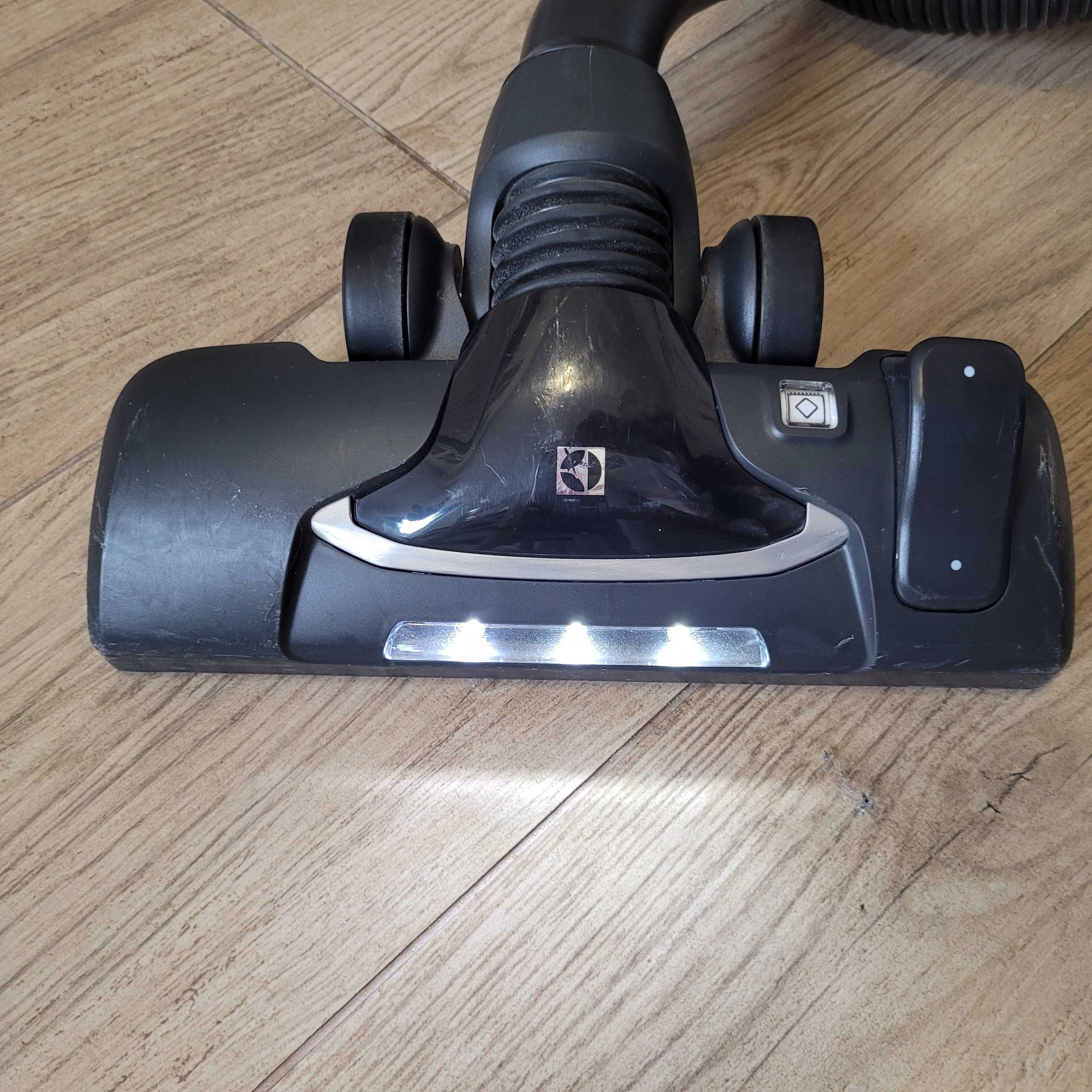 Odkurzacz ELECTROLUX PureD9 z kompletem szczotek + 10 szt. worków nowe