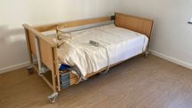 Cama articulada com elevação e inclinação