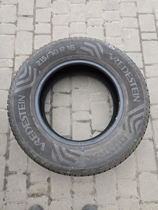 215/70R16 Vredestein Quatrec