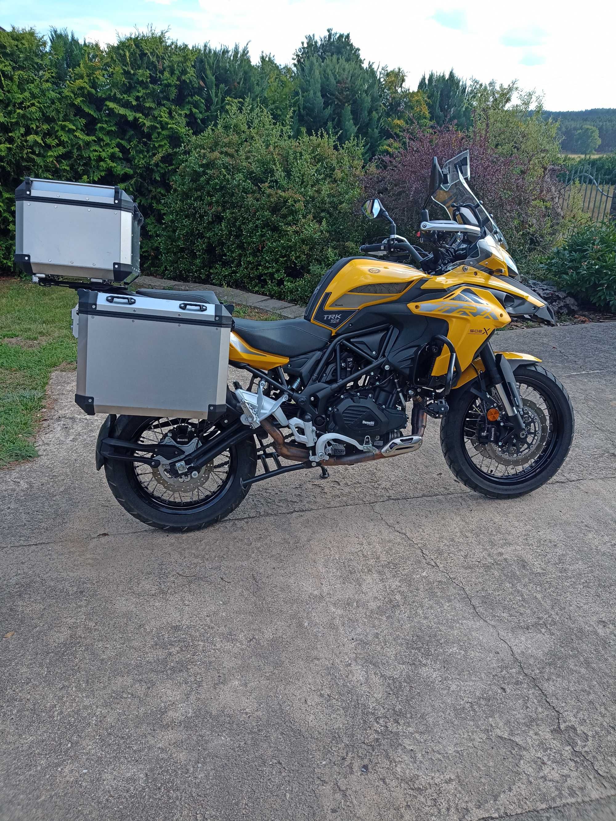 Benelli trk 502x