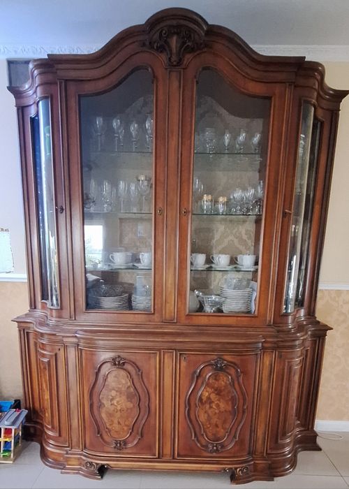 Intarsjowane meble włoskie- Witryna i komoda