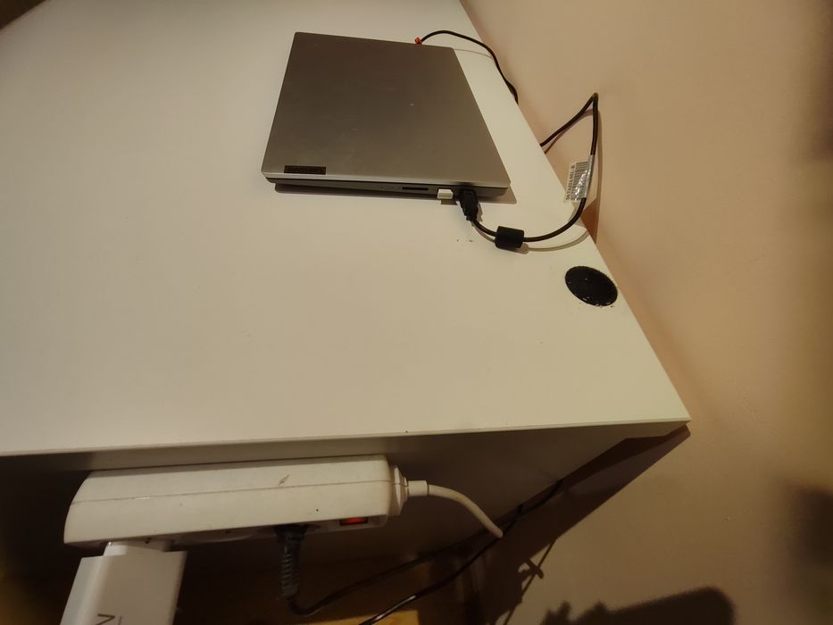 Biurko z kolekcji Snow duże dodatkowa półka