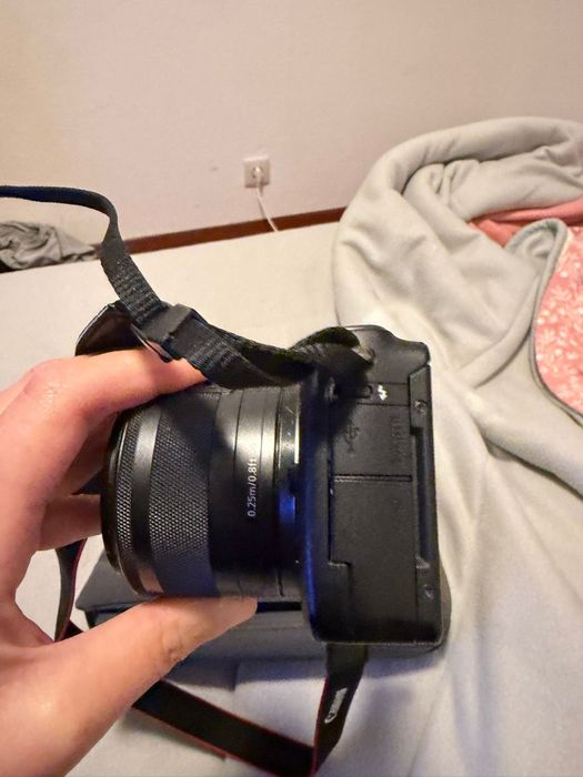 Canon EOS M + Lente EF-M 15-45mm IS STM – bom estado!