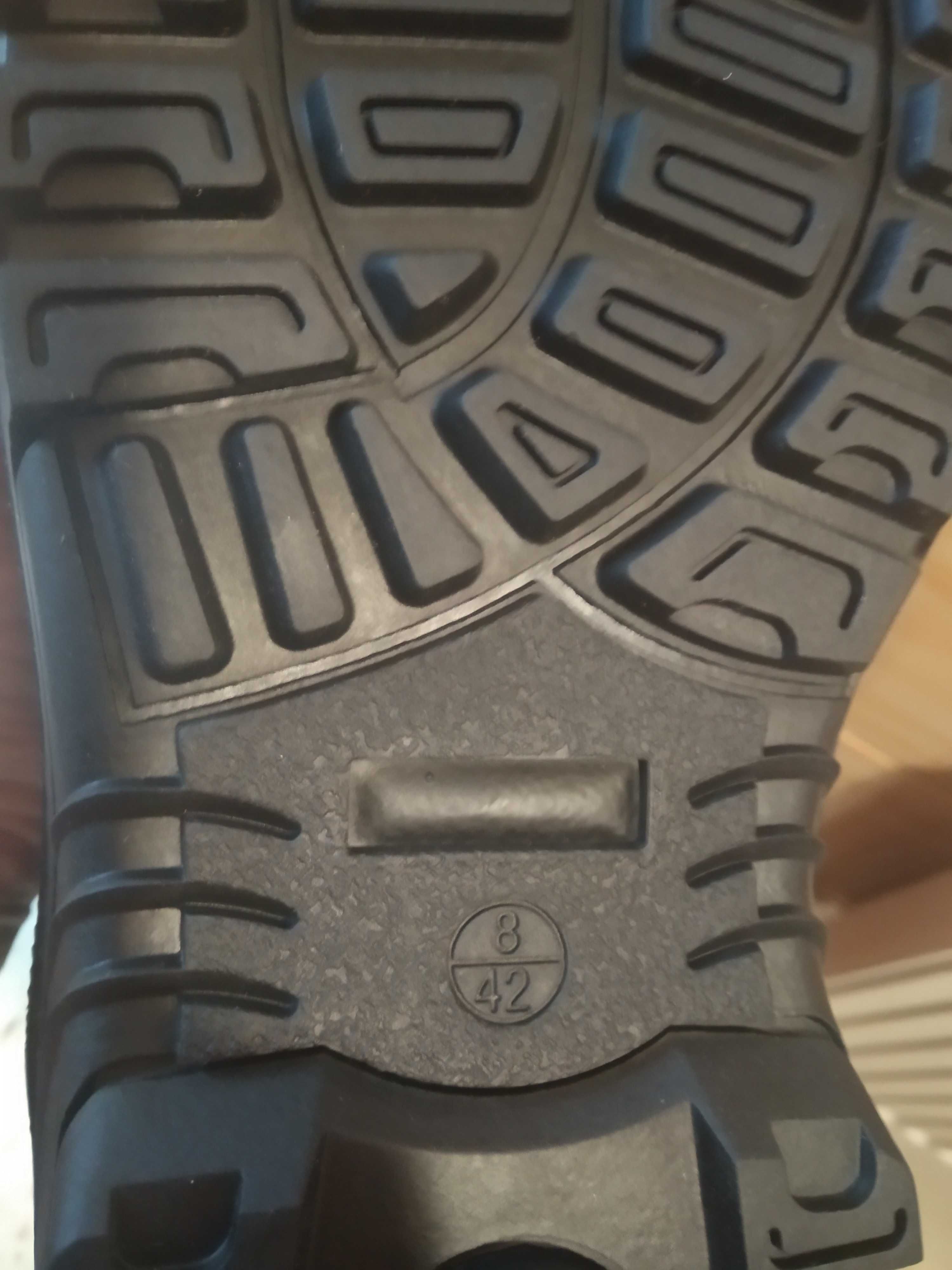 Nowe czarne buty taktyczne roz.42