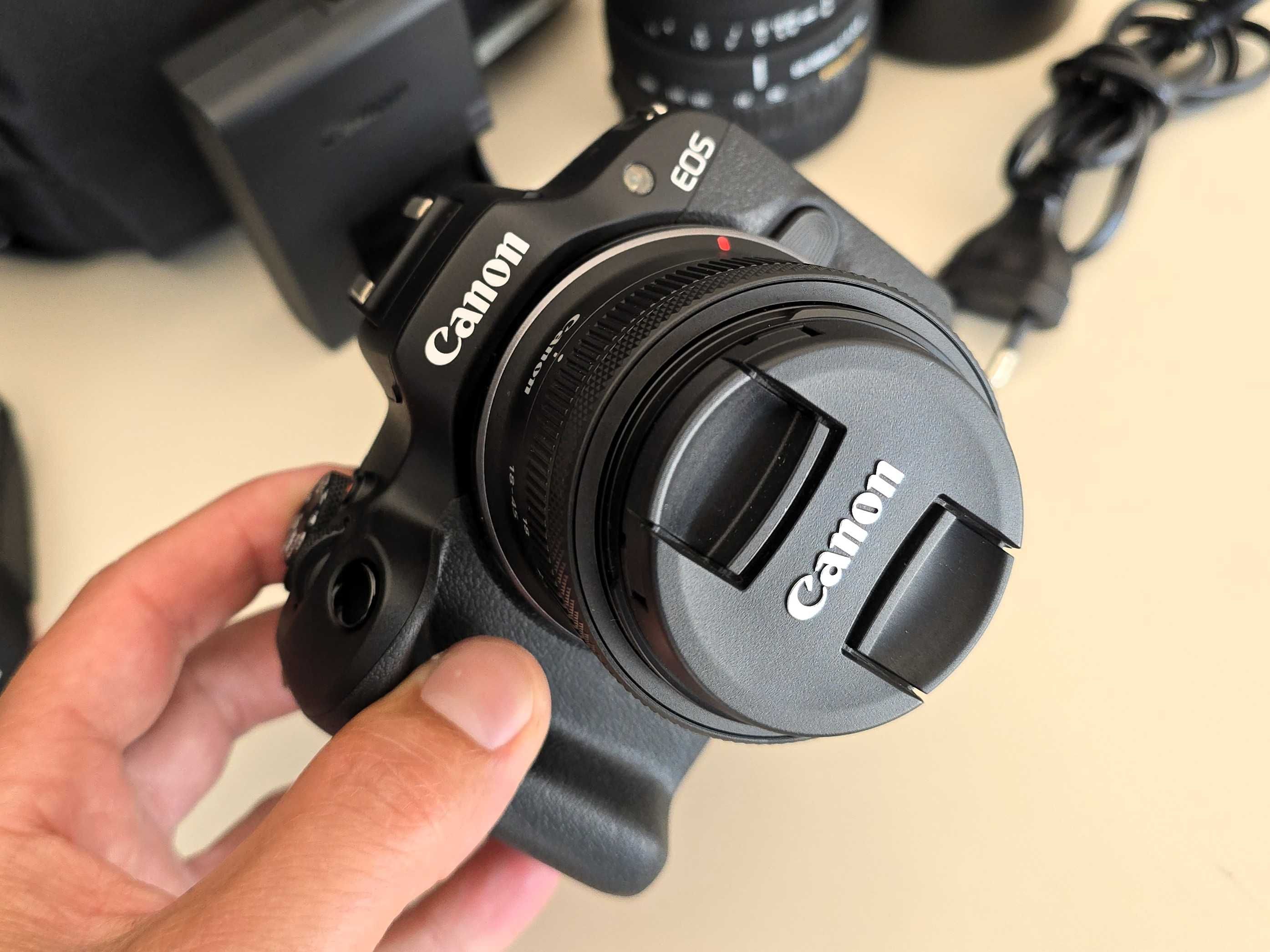 Kit Completo de Câmera Canon R100 com Lente 18-45mm - Como Nova!