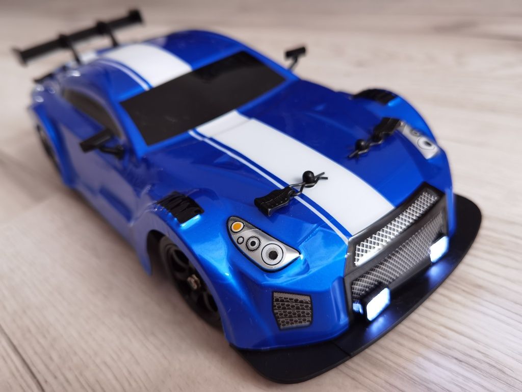 Samochód RC do Driftu Nissan GTR R35 4WD14 1:16 Drift Spec nitro dym