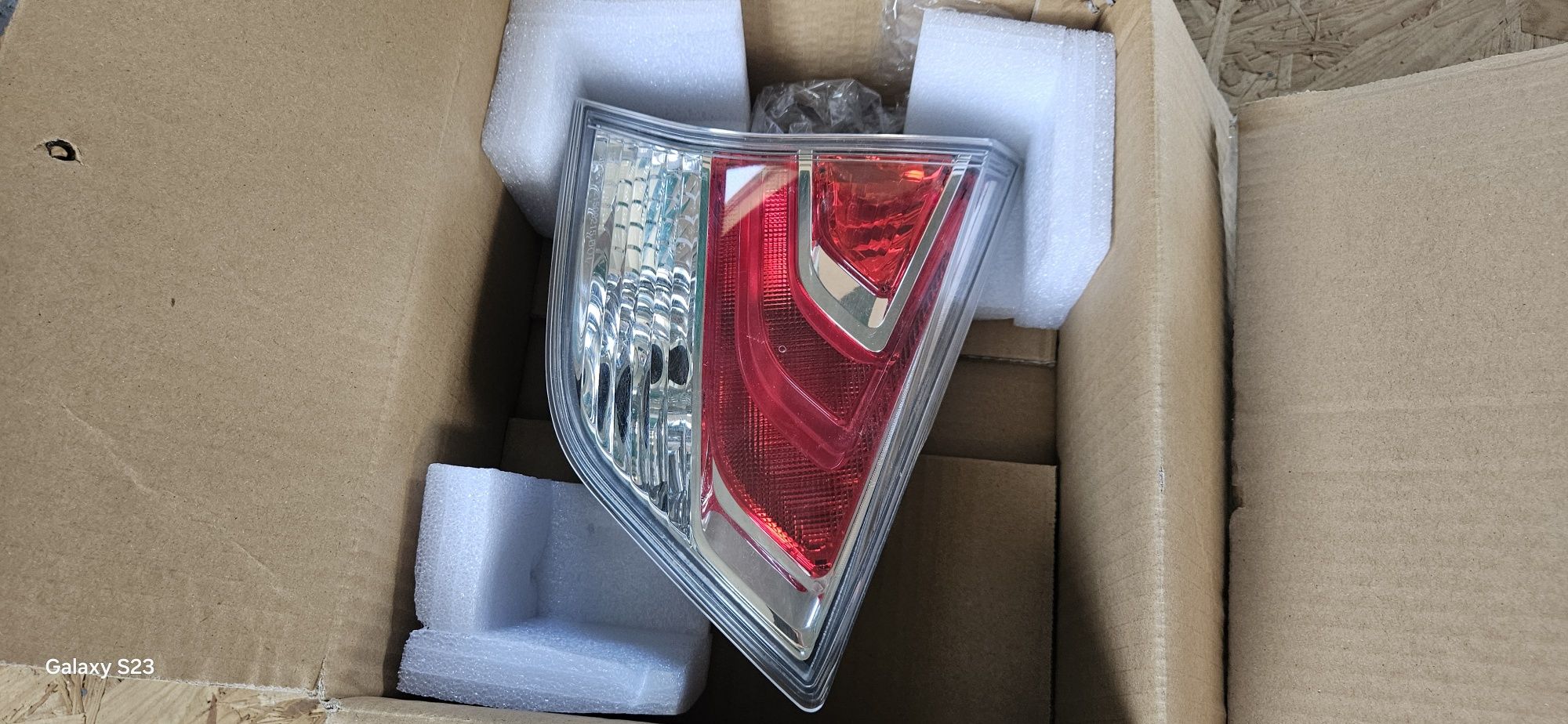 Nissan Rogue ,Nissan X-Trail ліхтарі в ляду.