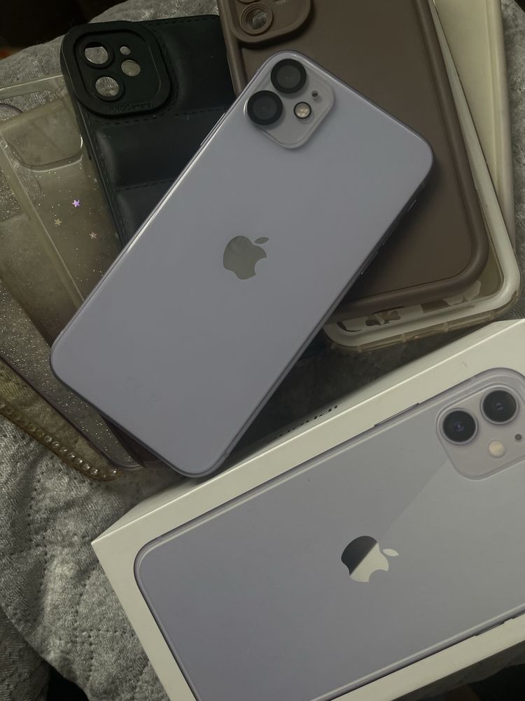 Iphone 11 zadbany stan bardzo dobry + zestaw etui