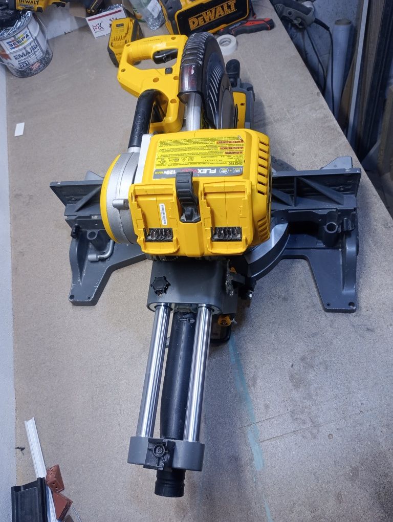 Dewalt DHS790 пила торцовка акумуляторна 305мм