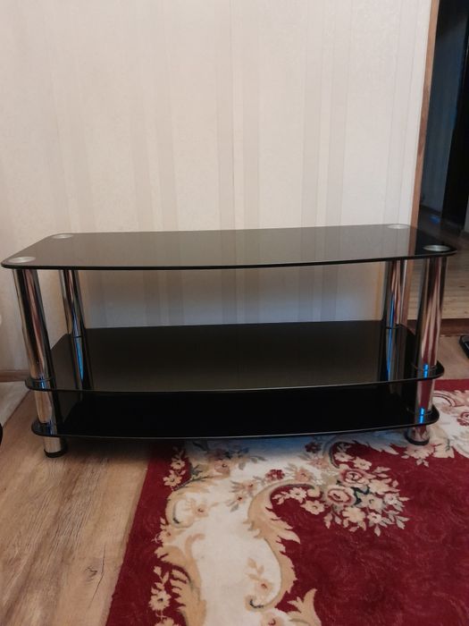 Стіл скляний під ТВ.Продам.