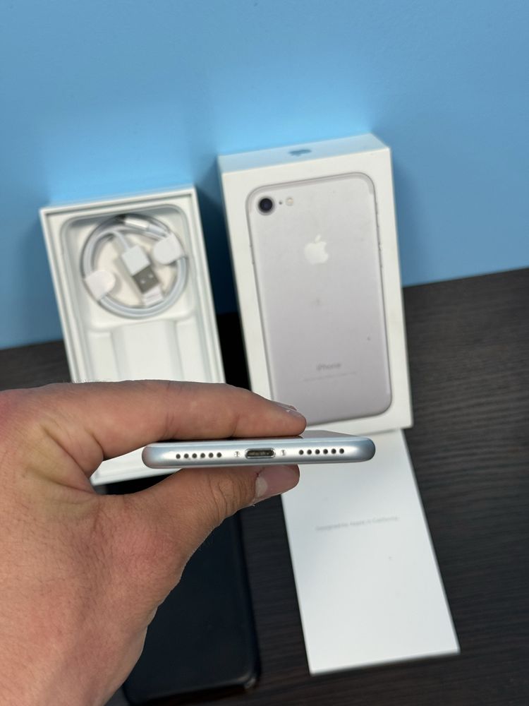 Iphone 7 Silver 128 Gb Neverlock, отличное состояние