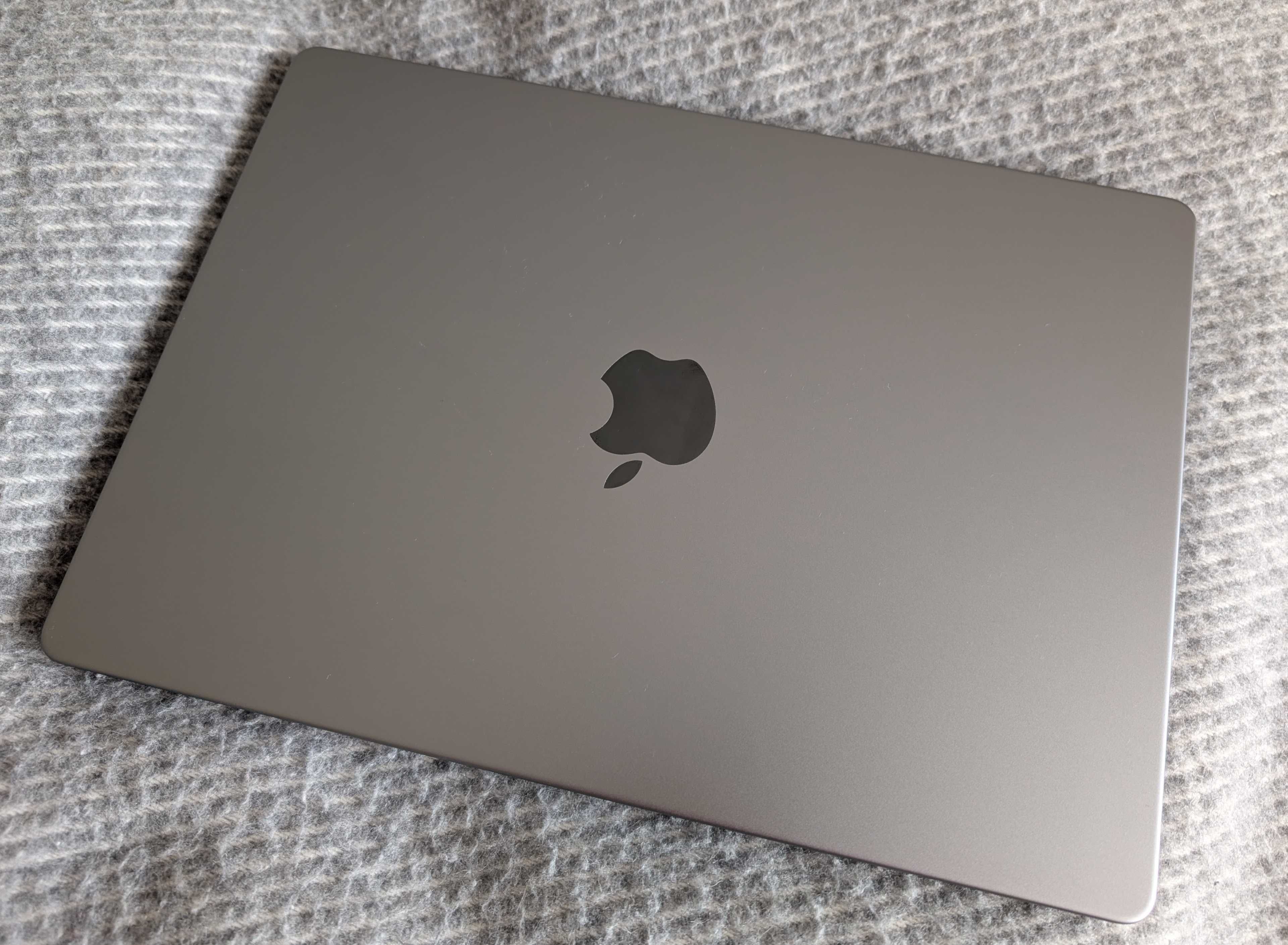 Macbook M2 Pro 14'' 16GB 1TB kupiony 6.2024
