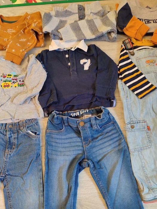 Vendo conjunto de 12 roupas 18/24 meses