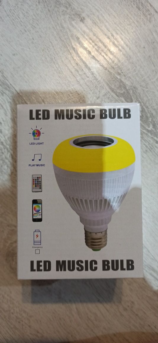 Żarówka kolorowa  LED RGB  bluetooth głośnik+ pilot