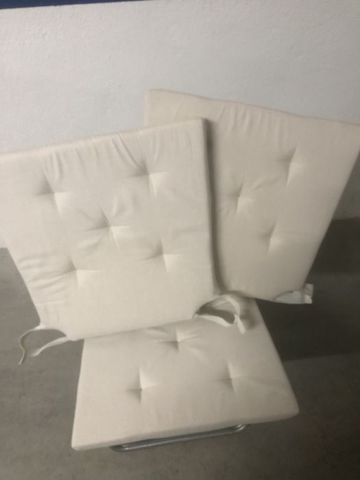 Almofadas de cadeira em cor creme