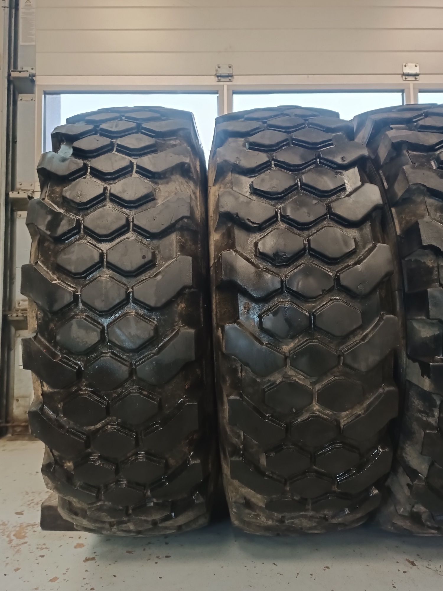 12.5R20 Continental MPT 80 12.5-20