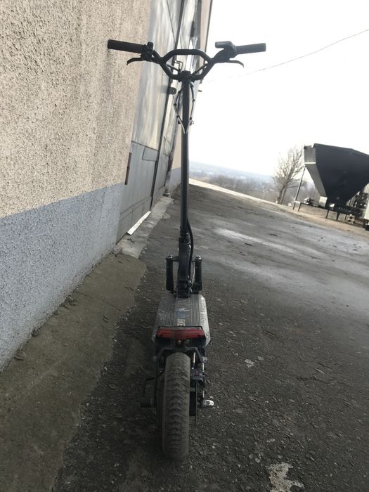 Продам єлектросамокат.Потужність 1500w 65км/год (+зарядка10А)
