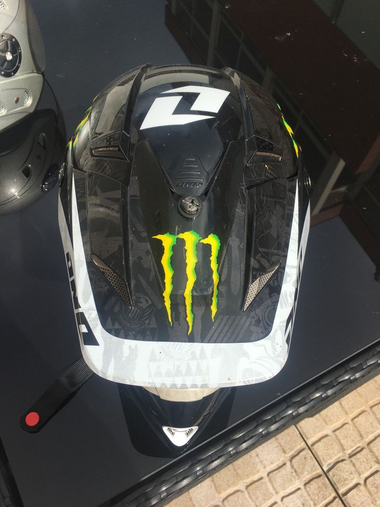 Capacete monster