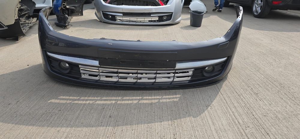 Zderzak przedni Renault Laguna III