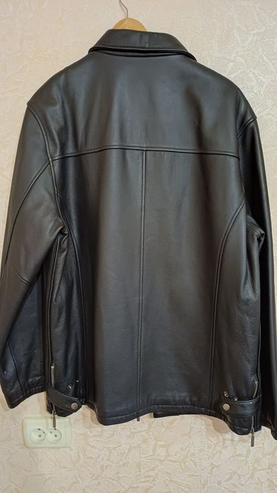 Шкіряна чоловіча куртка