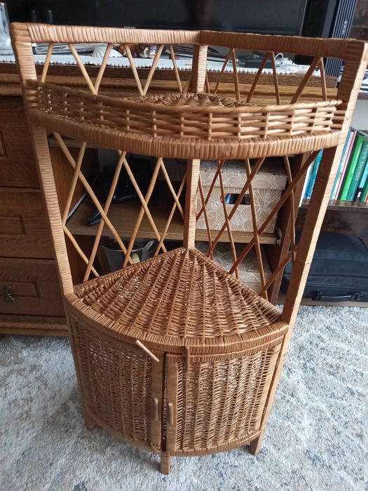 Regał, szafka z wikliny z drzwiczkami